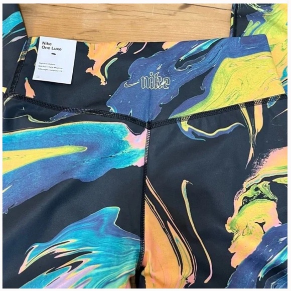 NWT Nike One Luxe Aurora Mid-Rise 7/8 Marbled Leggings Women’s SZ 1XL - Picture 8 of 8
